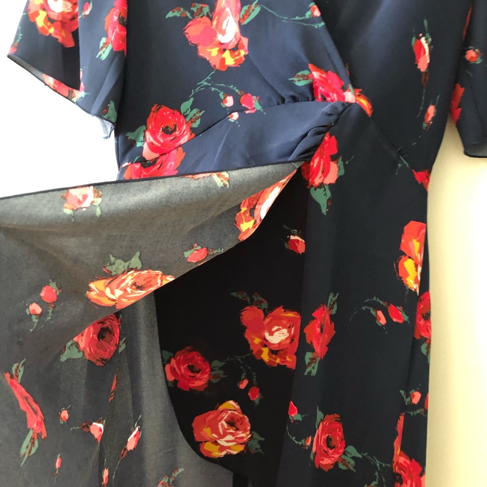 Aritzia faux wrap dress - Picture 5 of 9